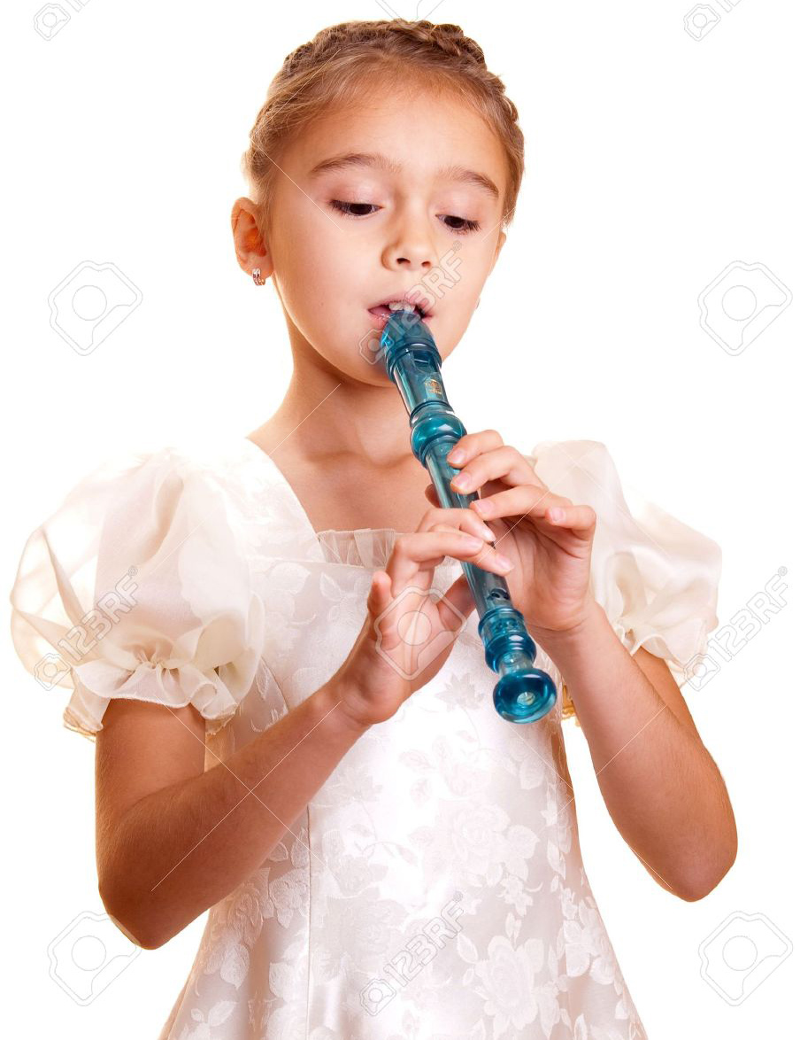 Дуть дудку. Флейта для детей. Девочка с флейтой. Дудочка для детей. Девочка играет на флейте.